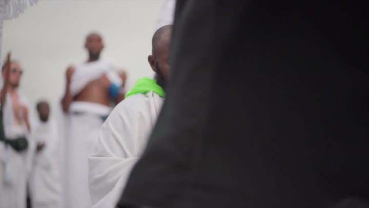 آدء مناسك الحج في يوم عرفة, مقصد المسلمين من أنحاء العالم, مكان ومعلم إسلامي ديني مقدس في المملكة العربية السعودية، حشود الحجاج على جبل عرفات، مفهوم العبادة والتقرب إلى الله، الحجاج والمعتمرين في مكة المكرمة