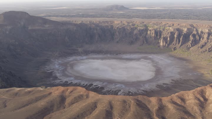 فوهة الوعبة ( مقلع طمية ) في مدينة الطائف،الحمم البركانية على منحدر فوهة الوعبة، السياحية في المملكة العربية السعودية, معالم تاريخية أثرية، الجبال والمرتفعات الصخرية الطبيعية