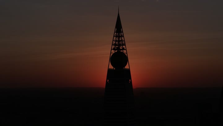 برج الفيصلية في مدينة الرياض، المعالم والمباني التجارية والاقتصادية المشهورة في العاصمة، الفن الهندسي المعماري للأبراج وناطحات السحاب في المملكة العربية السعودية, النمو والتطور العمراني على الطراز الحديث والمتطور