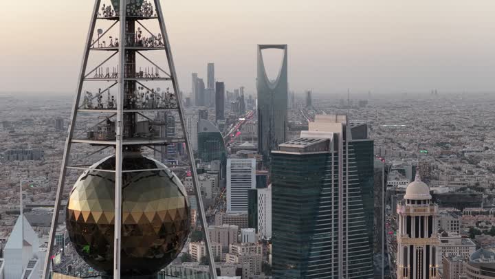 برج الفيصلية في مدينة الرياض، المعالم والمباني التجارية والاقتصادية المشهورة في العاصمة، الفن الهندسي المعماري للأبراج وناطحات السحاب في المملكة العربية السعودية, النمو والتطور العمراني على الطراز الحديث والمتطور