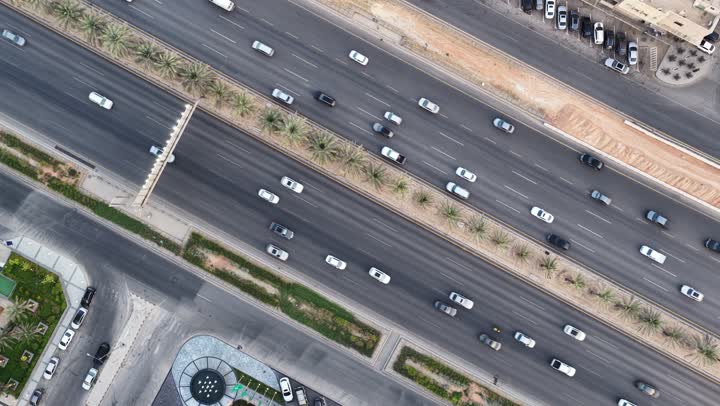 حركة مرور السيارات في شوارع العاصمة، الاهتمام بالبنية التحتية في مدينة الرياض، الابراج وناطحات السحاب في المملكة العربية السعودية