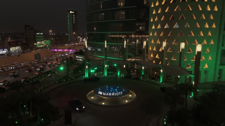 إنارة ناطحات السحاب والمنشآت والفنادق السياحية باللون الأخضر وعلم المملكة في الذكرى 95 ، النهضة الاقتصادية والعمرانية السعودية، برج رافال في الرياض، الفن الهندسي المعماري على الطراز المتطور، الاحتفال باليوم الوطني السعودي في 23 سبتمبر