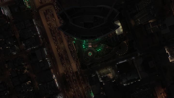 الاحتفال باليوم الوطني السعودي في 23 سبتمبر، إنارة ناطحات السحاب والمنشآت والفنادق السياحية باللون الأخضر وعلم المملكة في الذكرى 95 ، النهضة الاقتصادية والعمرانية السعودية، برج رافال في الرياض، الفن الهندسي المعماري على الطراز المتطور