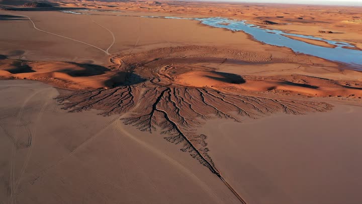 الأجواء الشتوية الماطرة، المحميات البرية في المملكة العربية السعودية، محمية الملك سلمان بن عبد العزيز الملكية، التنوع الجغرافي الطبيعي، الجبال الوعرة والتشكيلات الصخرية، الآثار التاريخية النادرة، منظر طبيعي متميز لهطول المطر