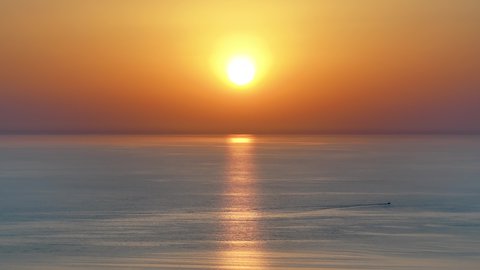 المنظر الطبيعي المتميز في البحر الاحمر, معالم ساحلية سياحية في مدينة جدة, قضاء عطلة صيفية ممتعه، تصوير درون جوي لشاطئ البحر في جزيرة شيبارة في المملكه العربيه السعوديه, أماكن لجذب السياح من مختلف البلدان،  خلفية الطبيعه