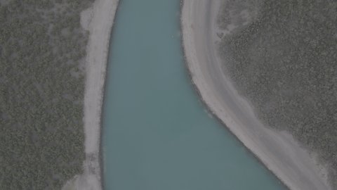 قضاء عطلة صيفية ممتعه، المنظر الطبيعي المتميز في البحر الاحمر, معالم ساحلية سياحية في مدينة جدة, تصوير درون جوي لشاطئ البحر في جزيرة شيبارة في المملكه العربيه السعوديه, أماكن لجذب السياح من مختلف البلدان،  خلفية الطبيعه