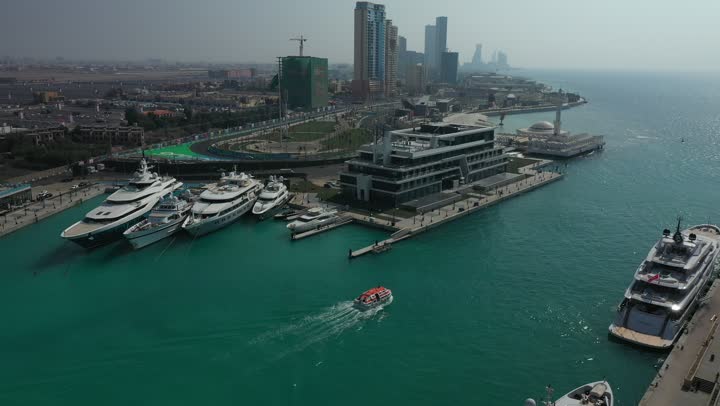 أماكن سياحية وانشطة ترفيهية، تجمع السفن على شاطئ البحر الأحمر في المملكة العربية السعودية، الإبحار في القوارب, جولات ورحلات بحرية في مارينا جدة, قضاء عطلة صيفية ممتعة