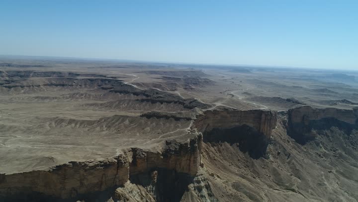 البيوت والمباني الطينية البسيطة في مدينة ابها،  الأحياء الشعبية في قرى المملكة العربية السعودية ، الطراز العربي المعماري القديم، معالم وأماكن تاريخية تراثية مشهورة