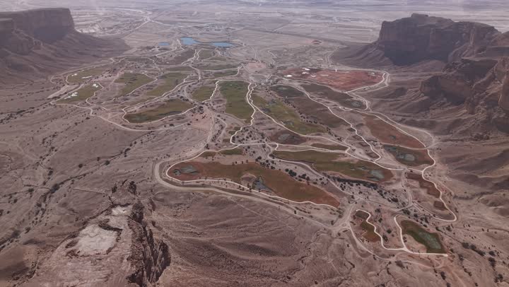 ملعب القدية جولف في المملكة العربية السعودية،  إقامة الملاعب ومشاريع الترفيه والحدائق لجذب السياح الى المملكة العربية السعودية، الاهتمام بالبنية التحتية وتحسن الخدمات والمرافق العامة في المدينة، توفير اماكن لممارسة الرياضات الصحية في الهواء الطلق