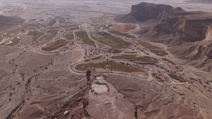 إقامة الملاعب ومشاريع الترفيه والحدائق لجذب السياح الى المملكة العربية السعودية، الاهتمام بالبنية التحتية وتحسن الخدمات والمرافق العامة في المدينة، توفير اماكن لممارسة الرياضات الصحية في الهواء الطلق، ملعب القدية جولف في المملكة العربية السعودية