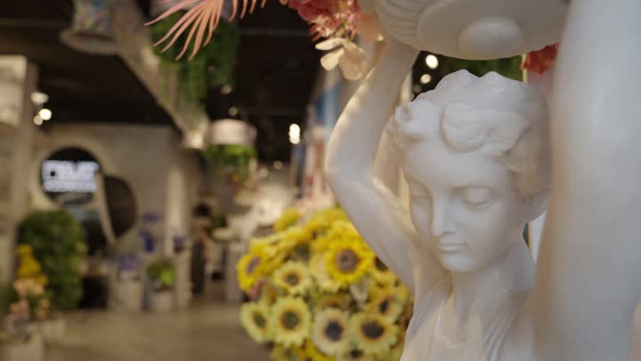 أماكن نابضة بالجمال والعطر، متاجر ومحلات بيع الورود والزهور الطبيعية،تجربة مميزة لعشاق الألوان والروائح العطرية،الفخامة والذوق الرفيع