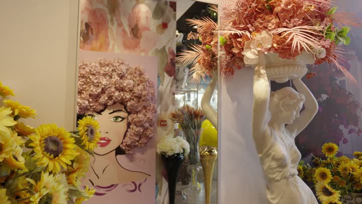 أماكن نابضة بالجمال والعطر، متاجر ومحلات بيع الورود والزهور الطبيعية،تجربة مميزة لعشاق الألوان والروائح العطرية،الفخامة والذوق الرفيع