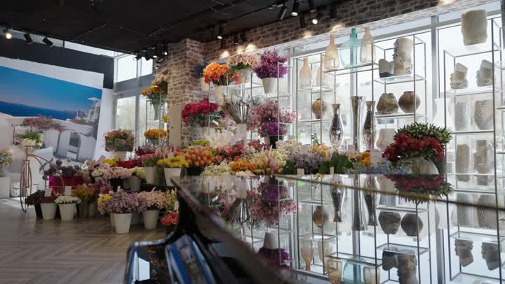 متاجر ومحلات بيع الورود والزهور الطبيعية، أماكن نابضة بالجمال والعطر،تجربة مميزة لعشاق الألوان والروائح العطرية،الفخامة والذوق الرفيع