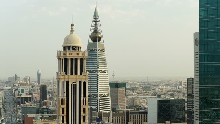 معالم الرياض المشهورة، تصوير ابداعي لأبراج العليا في مدينة الرياض بالمملكة العربية السعودية، الأبراج وناطحات السحاب، الفن الهندسي المعماري، السياحة في السعودية