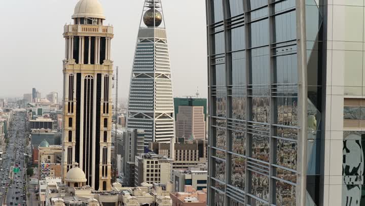 معالم الرياض المشهورة، تصوير ابداعي لأبراج العليا في مدينة الرياض بالمملكة العربية السعودية، الأبراج وناطحات السحاب، الفن الهندسي المعماري، السياحة في السعودية