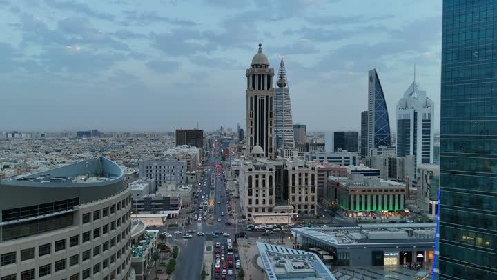 الفن الهندسي المعماري، تصوير ابداعي لأبراج العليا في مدينة الرياض بالمملكة العربية السعودية، الأبراج وناطحات السحاب، معالم الرياض المشهورة،  السياحة في السعودية