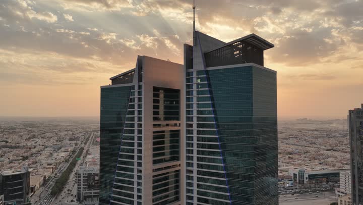 الفن الهندسي المعماري، تصوير ابداعي لأبراج العليا في مدينة الرياض بالمملكة العربية السعودية، الأبراج وناطحات السحاب، معالم الرياض المشهورة،  السياحة في السعودية