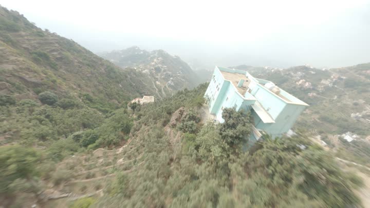 المرتفعات و السلاسل الجبلية، إطلالة بانورامية مذهلة بعدسة درون، التكوينات والتشكيلات الصخرية في مدينة جازان، النباتات الخضراء المزروعة على جبال جازان, المناظر الطبيعية المتميزة، الأماكن والمعالم السياحية المشهورة في المملكة العربية السعودية