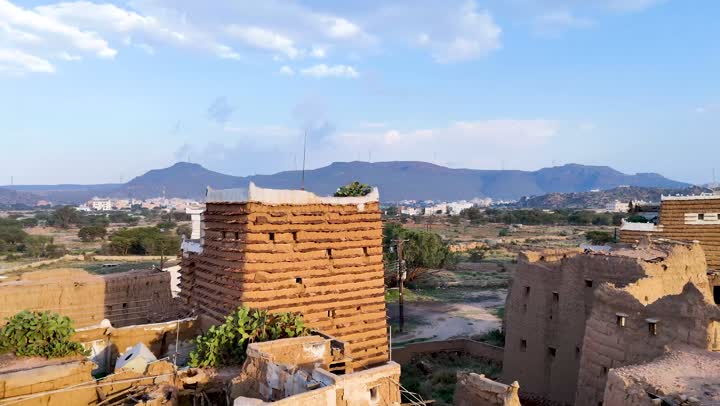تصوير درون بيوت الطين في قرى البطحاء في مركز الواديين بمنطقة عسير جنوب السعودية