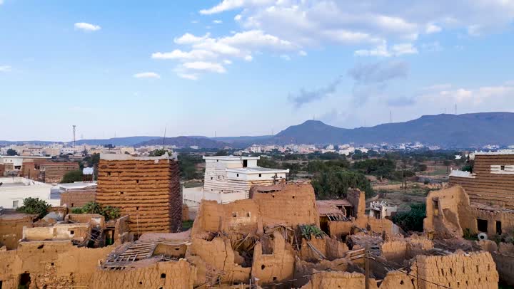 القرى التراثية القديمة, الحضارة والاصالة والتراث السعودية، معالم واماكن سياحية مشهورة, تصوير درون جوي بيوت الطين في قرى البطحاء في مركز الواديين بمنطقة عسير جنوب السعودية