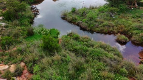 المعالم الطبيعية السياحية في المملكة العربية السعودية، التكوينات والتشكيلات الصخرية، التلال والمرتفعات الجبلية في المملكة العربية السعودية، اماكن جذب واستقطاب السياح من انحاء العالم، تصوير درون لشلالات جبال الحبلة في منطقة عسير