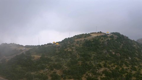  المدرجات الزراعية والنباتات الخضراء على السلاسل و المرتفعات الجبلية، محافظة بلسمر في في منطقة عسير، منظر طبيعي متميز، التشكيل و التكوين الصخري في المملكة العربية السعودية