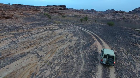 الاستمتاع بالطبيعه والأجواء الهادئة في الرحلات الترفيهيه, تصوير درون علوي جوي للقمم والمرتفعات الجبلية في المملكه العربية السعودية, معالم سياحية مشهورة, حدائق ومنتزهات حبونا في مدينة نجران التاريخيه, المناظر الطبيعيه في المدن والمناطق القديمة