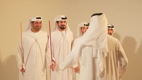 قائد فرقة عروض الفلكلور التراثي، الاحتفالات بالمناسبات الوطنية والشعبية، الاحتفال بالعيد الوطني بالرقص بالخيرزان جزء من الزي التقليدي ، رقصات شعبيه في المناسبات الوطنية والمهرجان، تصوير مقرب لرقصة شعبية اليولة، ارتداء زي التقليدي في مناسبة وطنية