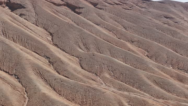 مقصد السياح وعلماء الأرض,الجبال و الفوهات البركانيه في حرة خيبر ، معالم المدينة المنورة ، الحقول البركانية الطبيعية،  اماكن الطبيعة في المملكة العربية السعودية