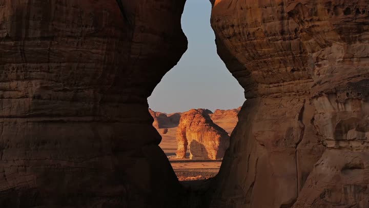 جبال الفيل في العلا ، الجمال التاريخي لقرية العلا التراثية بمدينة العلا بالمملكة العربية السعودية ، أماكن سياحية بالسعودية ، معالم تاريخية وأثرية قديمة في بلدة العلا القديمة