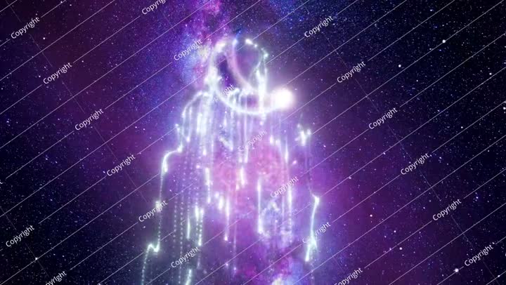 هلال القمر في السحب مع خلفية المجرة