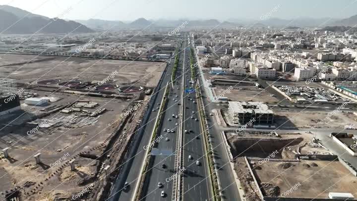 طريق سريع صحراوي - فيديو 4K من الجو