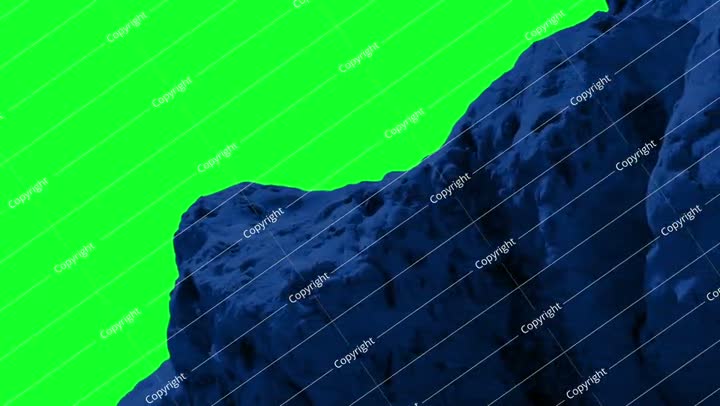 شاشة خضراء عند حافة صخرة عابرة في الليل
