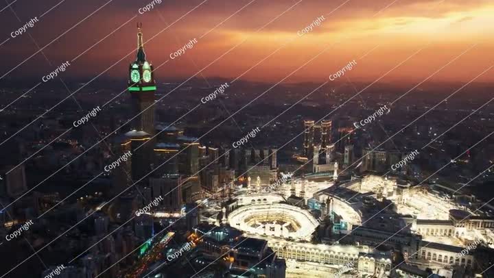 منظر جوي للمسجد الحرام بمكة المكرمة وبرج الساعة أبراج البيت عند الغسق