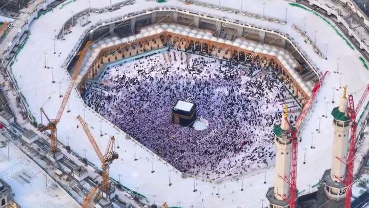 منظر جوي للحجاج عند الكعبة في المسجد الحرام بمكة المكرمة