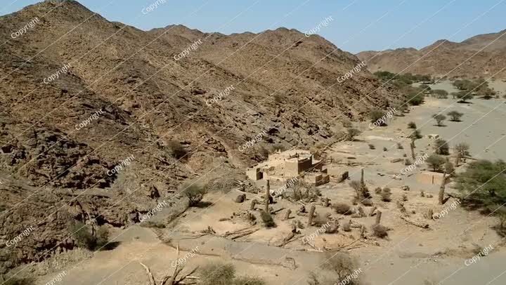 منظر جوي لمنزل العائلة العربية التقليدية المهجور في وادي مسل