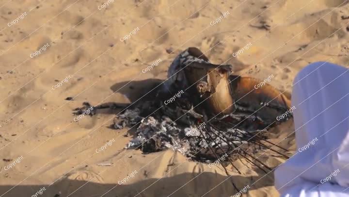 4K، مكاوي داخل نار في وسط رمال صحراء دبي