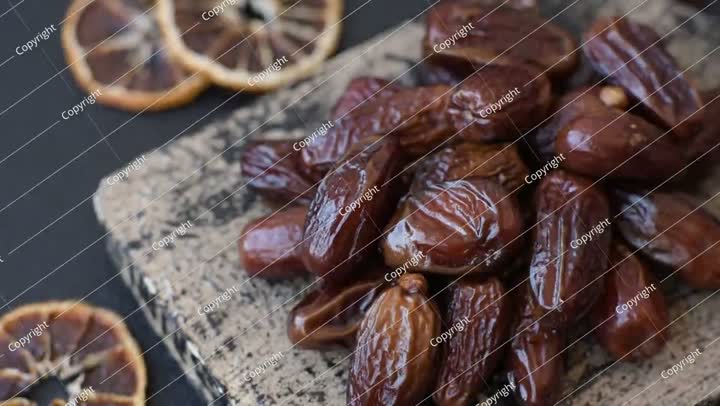 فاكهة التمر الاستوائية المجففة كمكون في الأطعمة العضوية الطازجة