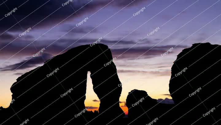 صخرة الفيل في العلا، تصوير فوتوغرافي متقطع عند الغسق مع سماء ملونة