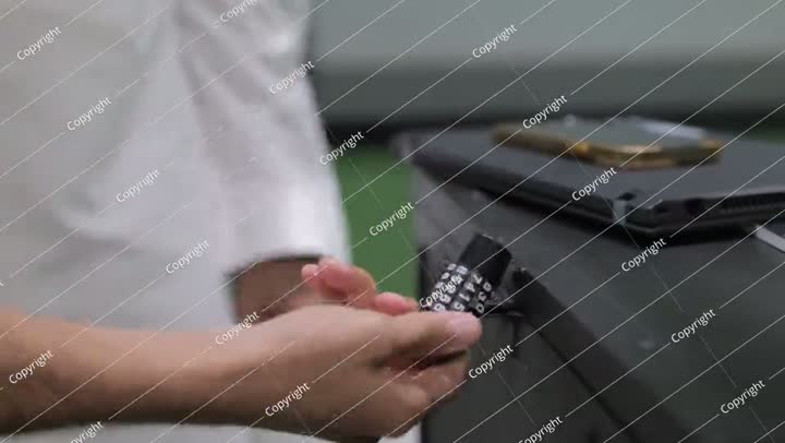 السعوديون يفتحون قفل الشفرة. فيديو.