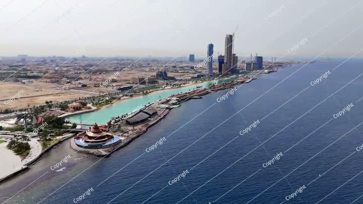 جدة: منظر جوي لمدينة جدة في المملكة العربية السعودية، أفق الواجهة البحرية