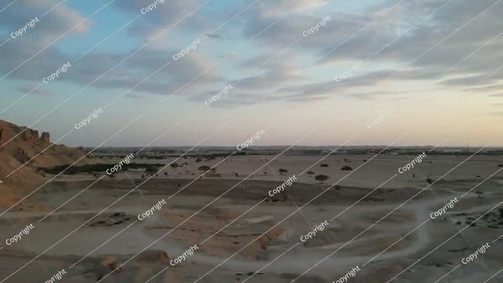 منزل جميل في منظر صحراوي رائع في المملكة العربية السعودية 4K Drone