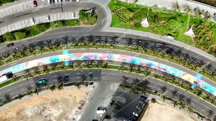 جدة: منظر جوي لمدينة جدة في المملكة العربية السعودية، أفق الواجهة البحرية