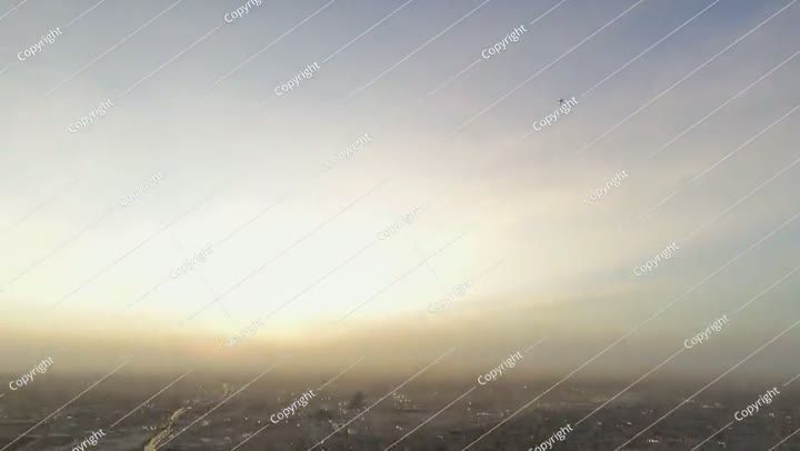 صورة طائرة بدون طيار تحلق. السعودية. طائرة في سماء الرياض. شروق الشمس.