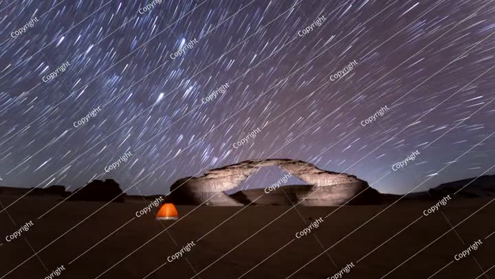 تصوير زمني لحركة النجوم في ليلة قوس قزح، العلا، المدينة المنورة، المملكة العربية السعودية