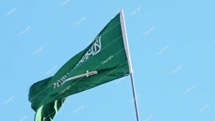 العلم الوطني للمملكة العربية السعودية، خلفية خضراء مع الكتابة العربية.