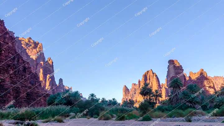 فاصل زمني لشروق الشمس في وادي الديسة، في تبوك، المملكة العربية السعودية.