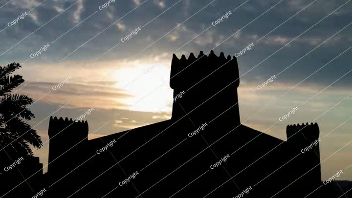 المملكة العربية السعودية: قلعة المصمك في الرياض، لقطة سريعة عند شروق الشمس مع سماء خلابة