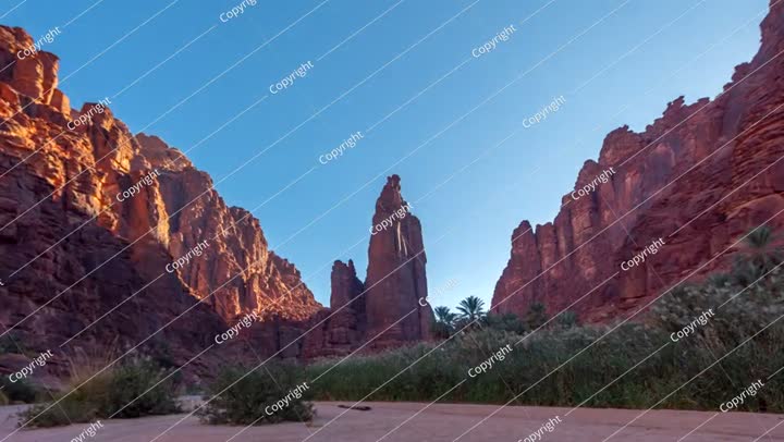 فاصل زمني لشروق الشمس في وادي الديسة، في تبوك، المملكة العربية السعودية.