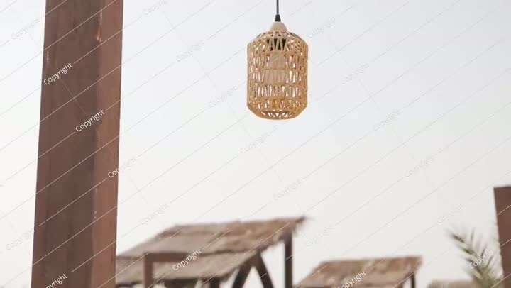 الإضاءة الخارجية في المملكة العربية السعودية. فيديو.